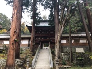 牛伏寺の仁王門