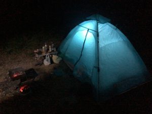 人生初のテント設置