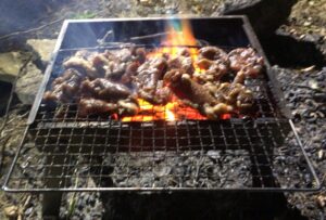 ソロキャンプでの焼肉は至福