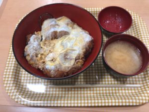チキチキの「ロース玉子カツ定食」