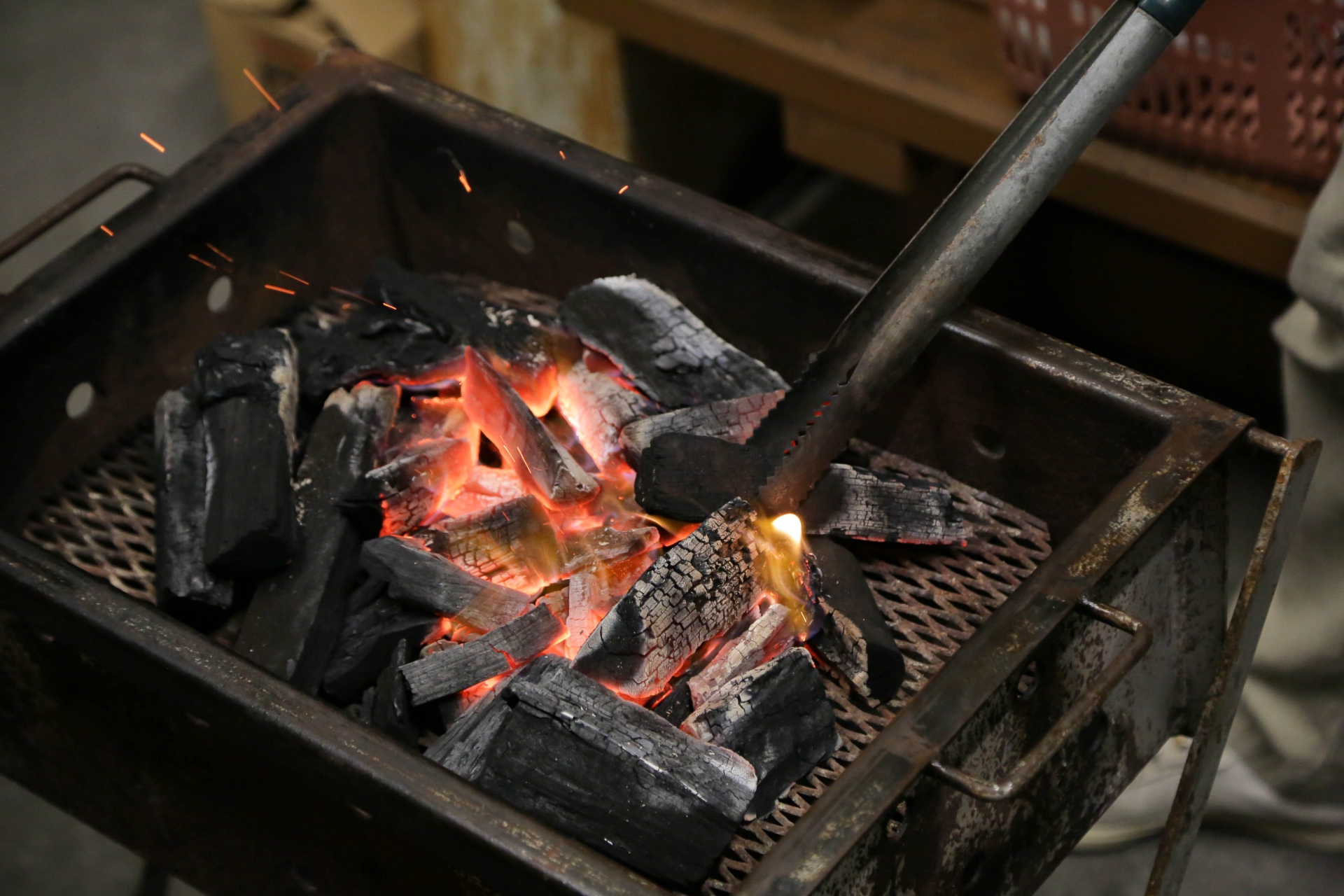 【BBQ】炭起こしにおすすめの炭とやり方まとめ。種類と特徴を把握すればわりとカンタンになります。