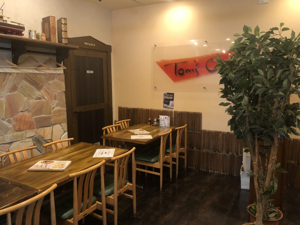 TOM's Cafe（トムズカフェ）のテーブル席