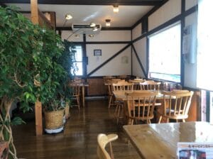 十字路の店内