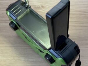 上部にはソーラーパネル兼ソフトライトが搭載されている