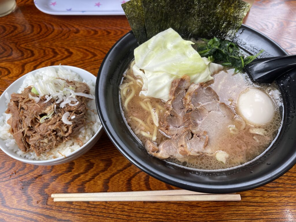 とんこつ醤油ラーメンとチャーシュー丼